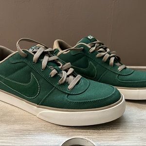 Mens Nike SB MAVRYK green and khaki canvas size 9